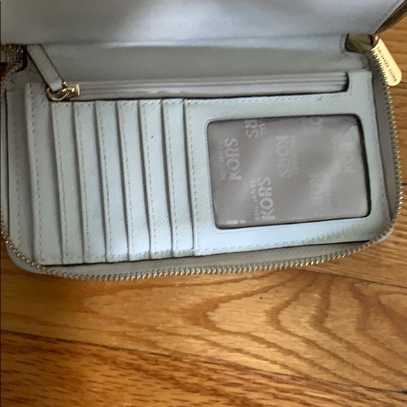 Real Micheal kors wallet - Picture 5 of 5